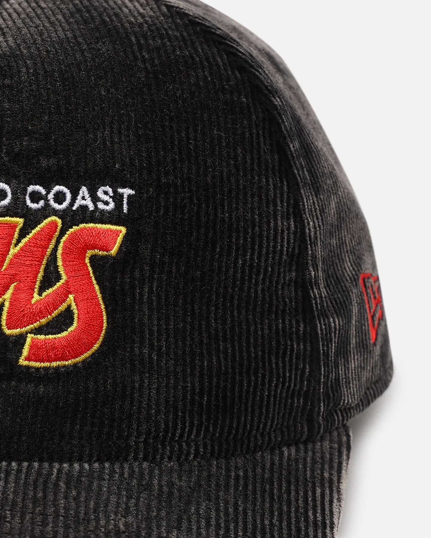 New Era Gold Coast Suns 'Washed Corduroy' Pre-Curved Golfer Snapback Black/Kelly Green