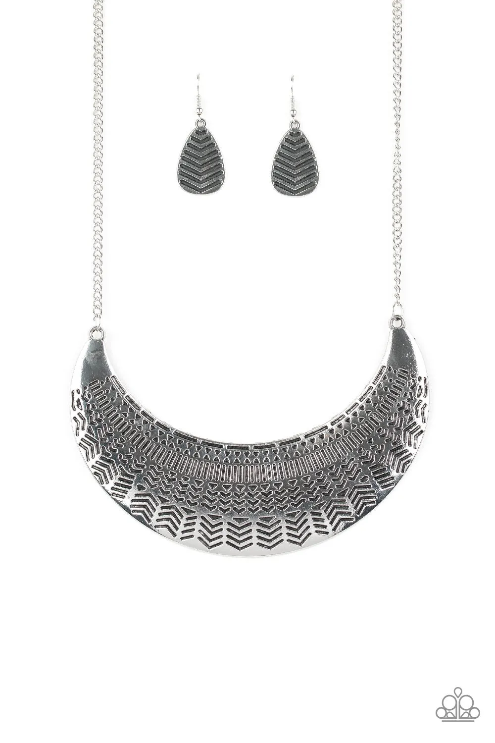 Paparazzi Large As Life Silver Necklace Set